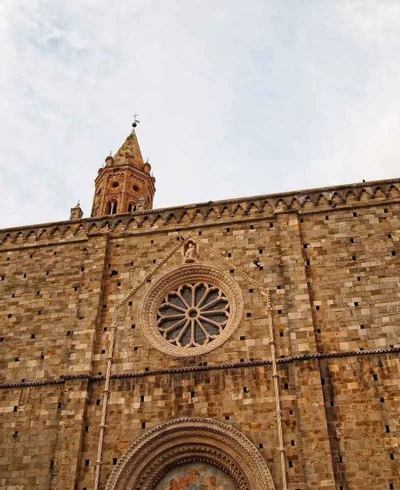 La facciata della cattedrale di Santa Maria Assunta ad Atri