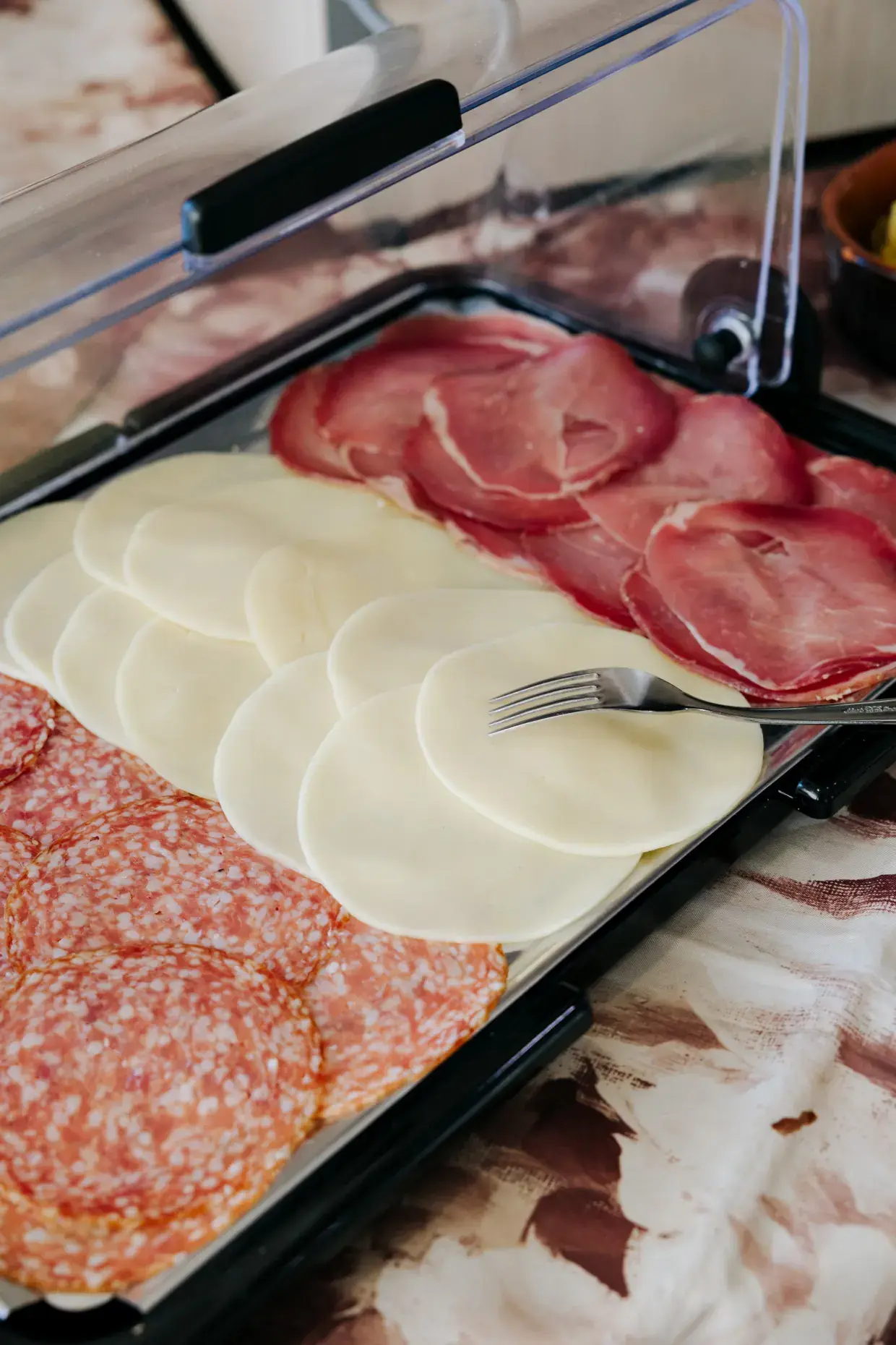 Affettati e formaggi della colazione salata al Miramare Hotel di Pineto
