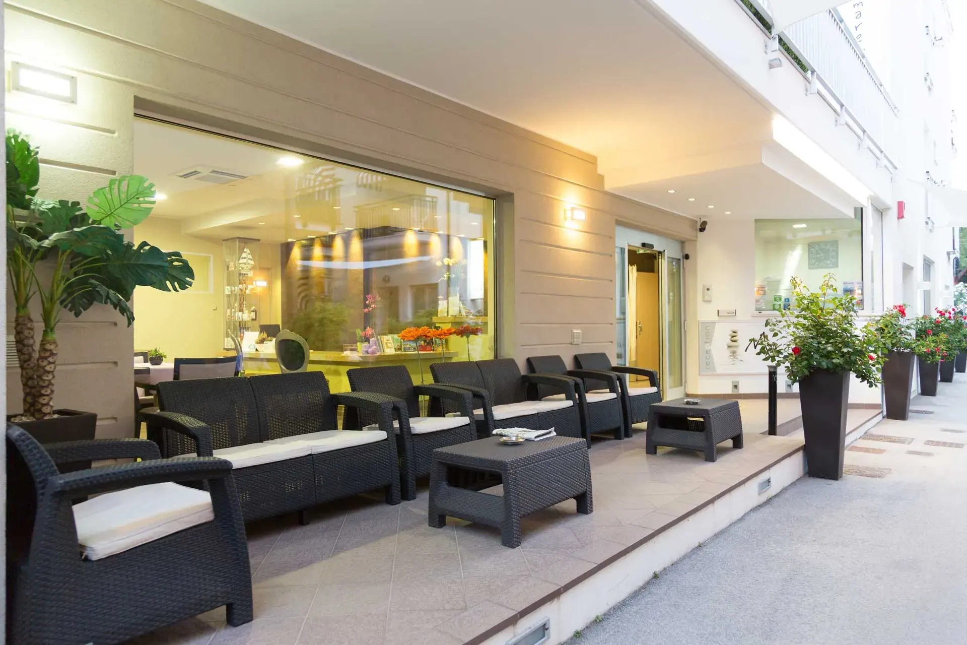 L’ingresso del Miramare Hotel di Pineto, a mezz’ora da Pescara