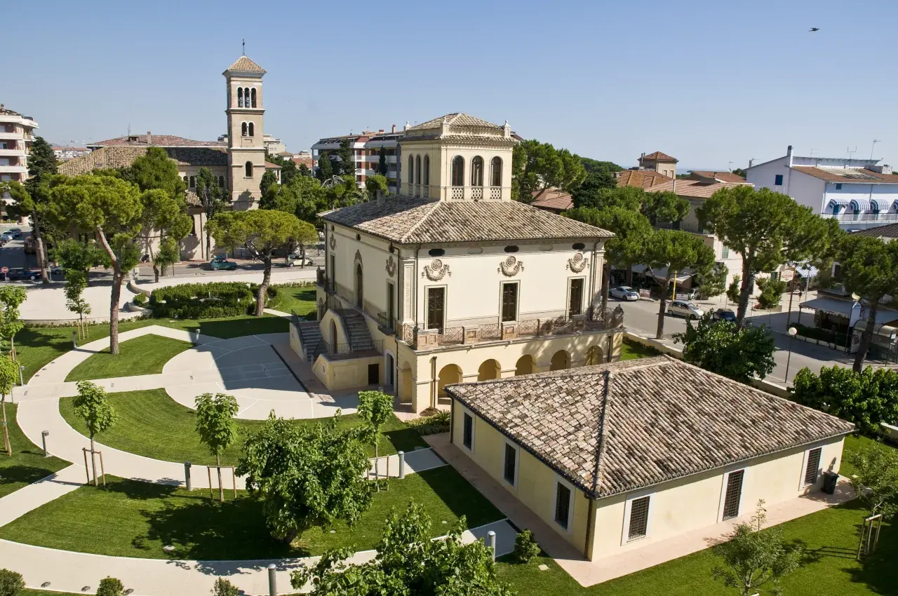 Villa Filiani e il suo parco nel centro di Pineto