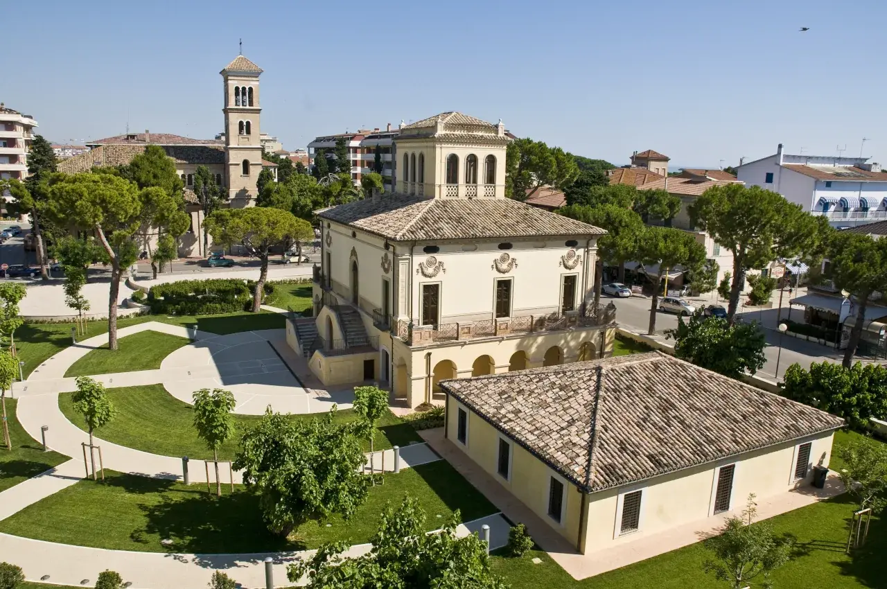 Villa Filiani e il suo parco nel centro di Pineto
